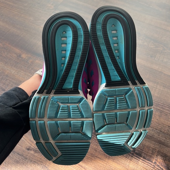 Women’s size UMUS6 Nike Xoom Vomero 11 shoes. Pink and blue. Great condition. - Picture 3 of 5